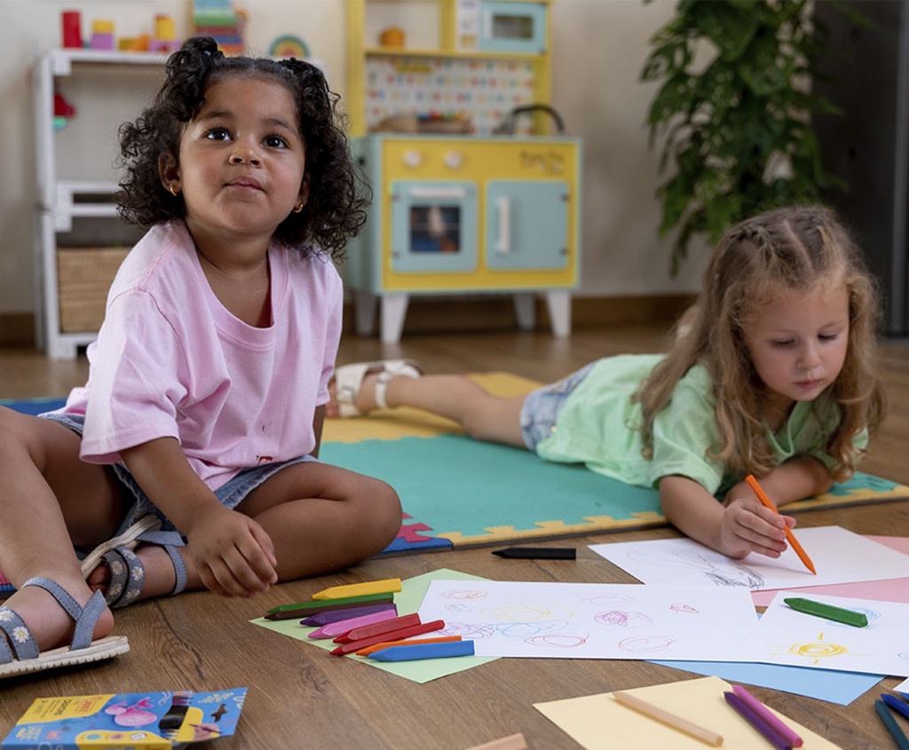CRAYONS PLASTIQUE, COFFRET DE 300