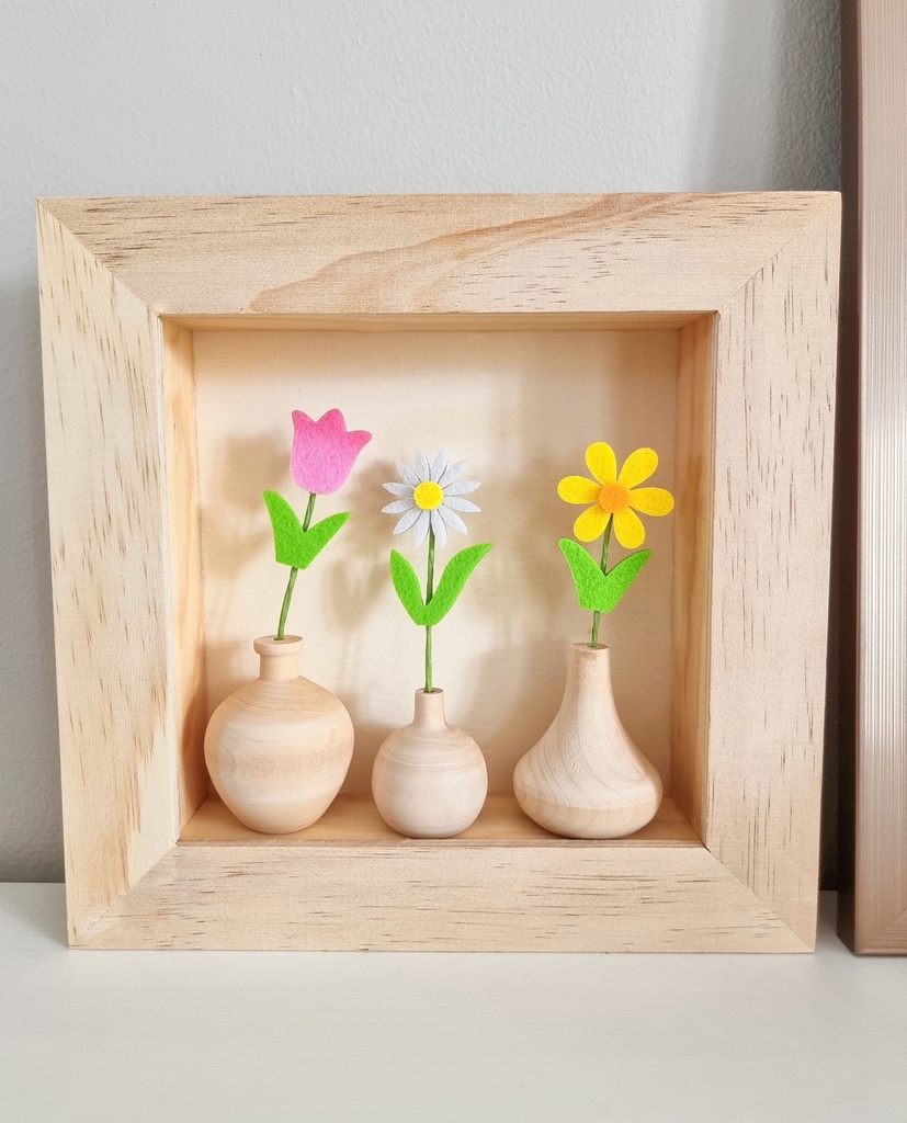 FLEURS EN FEUTRINE, 8 PIÈCES