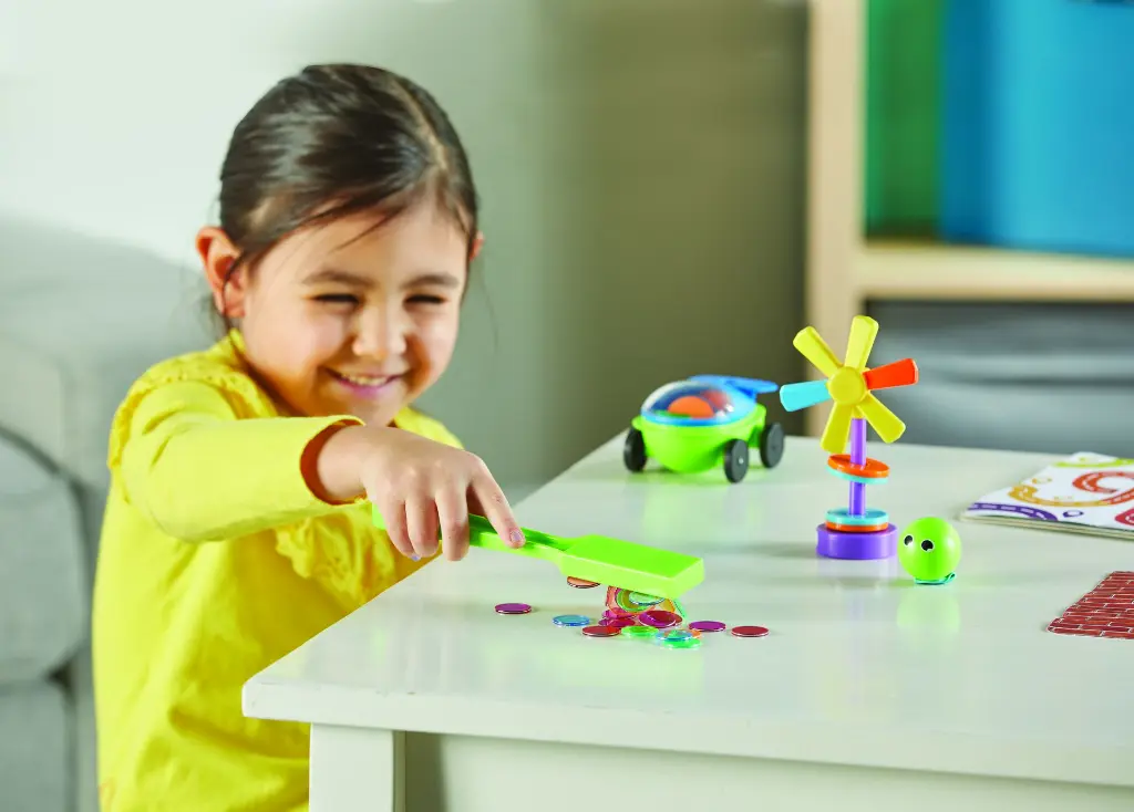 9468-STEM-Exp.Magnetworks-Girl_cmyk.webp
