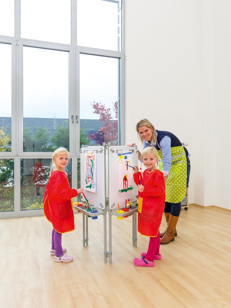 EASEL FOR 3 CHILDREN