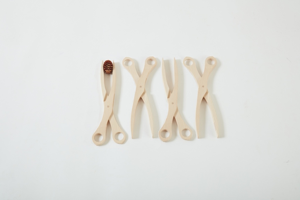 WOODEN SCISSORS PLIERS, SET OF 4