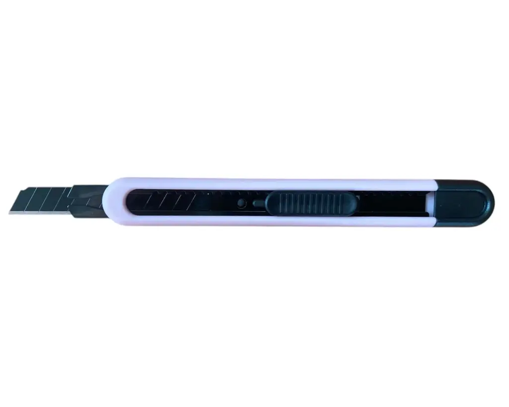 CUTTER 9MM PLASIQUE ABS ET METAL, LA PIECE