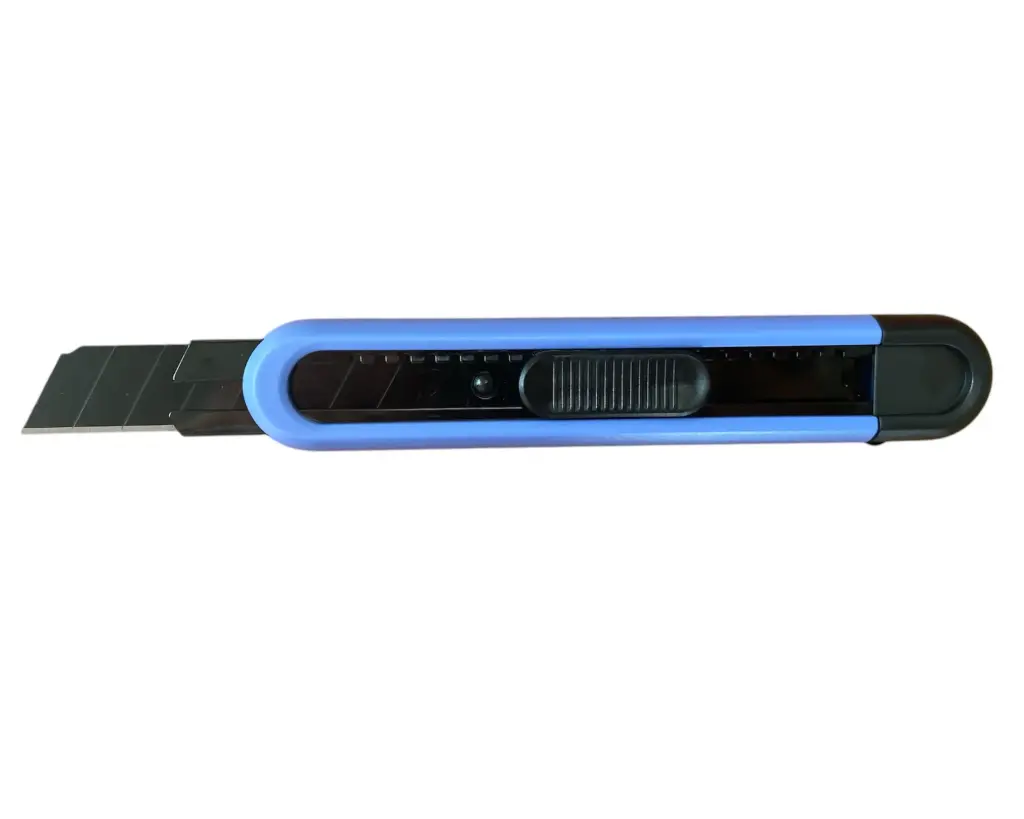CUTTER 18MM EN PLASTIQUE ABS+MÉTAL, LA PIÈCE
